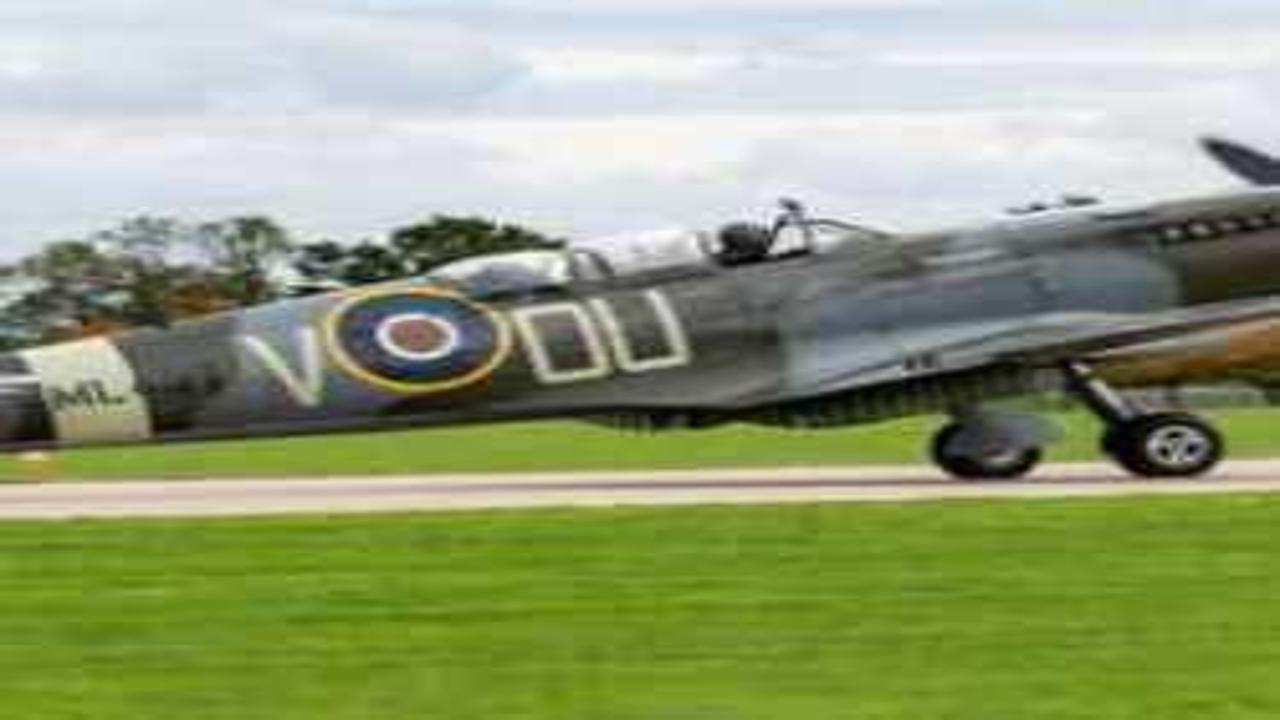 İngiltere de İkinci Dünya Savaşı ndan kalma uçak düştü 1