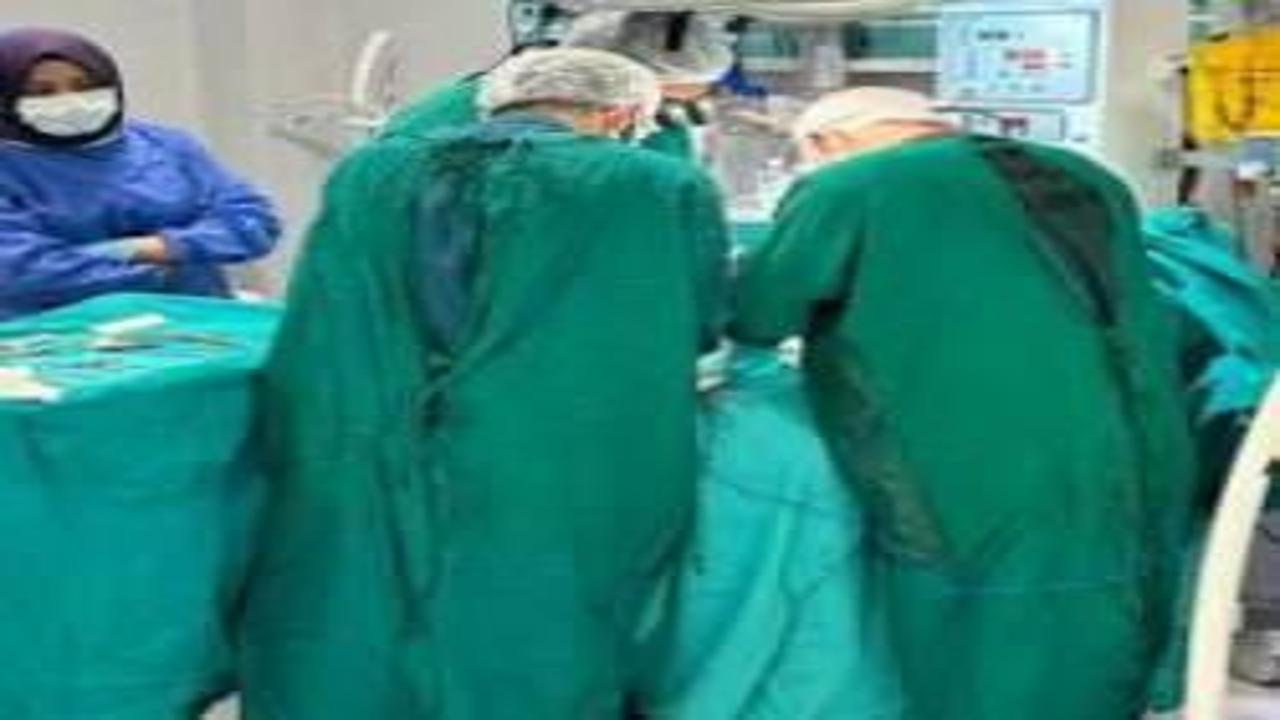 Kalp hastası ikiz bebeklerin ameliyatı için hekimler İstanbul'dan Rize'ye geldi
