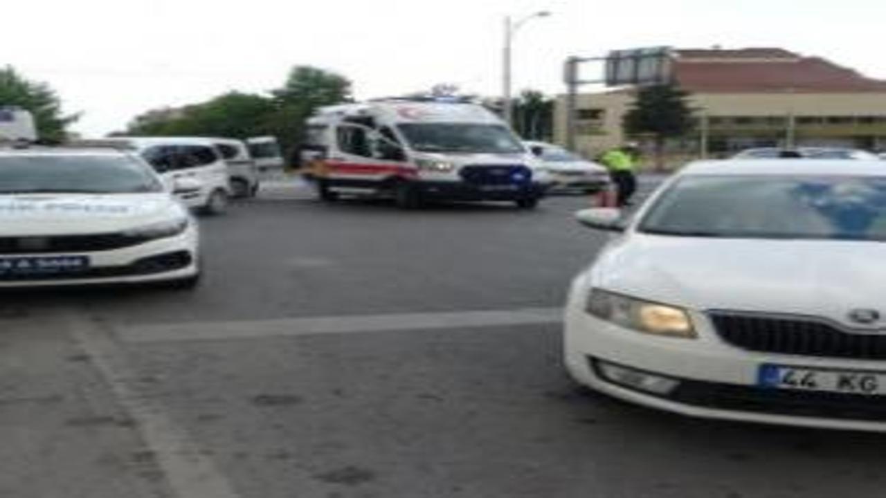 Malatya'da trafik kazası 2 polis memuru yaralandı