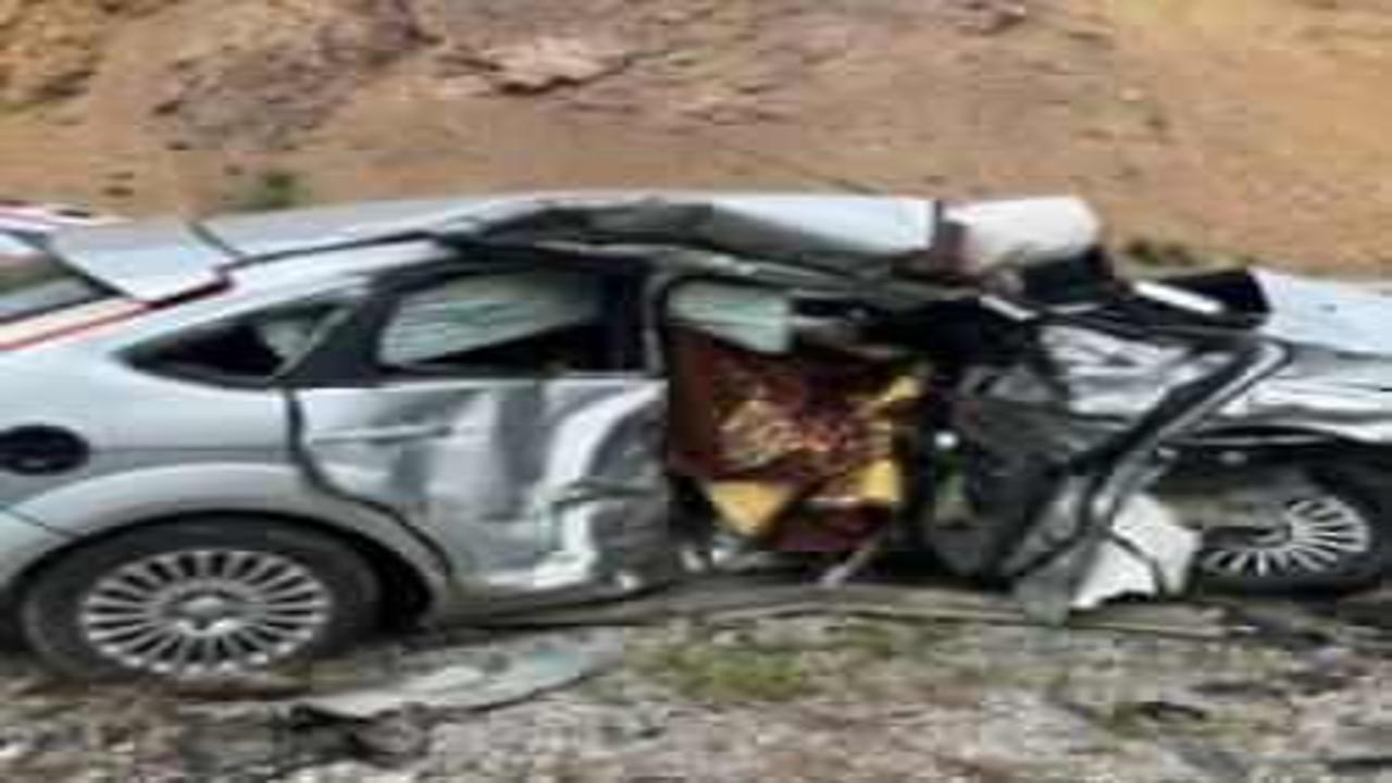 Sivas'ta feci kaza Pikap ile otomobil çarpıştı 2 kişi öldü