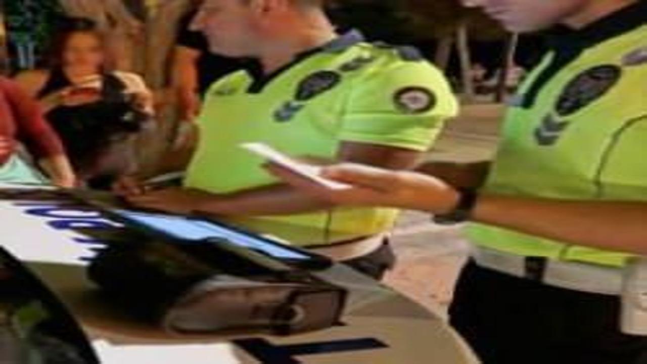 Alkollü kadın sürücü, kendini uyaran sürücüyü 'maganda' diye polise şikayet etti