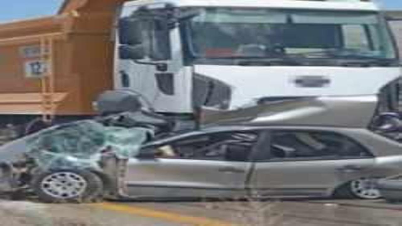 Ankara’da otomobil hafriyat kamyonuyla çarpıştı: 1 ölü