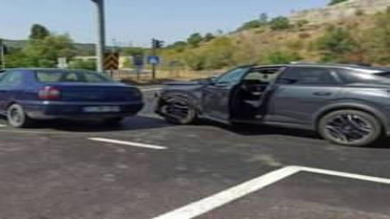 Bilecik'te iki otomobil çarpıştı: 1 yaralı