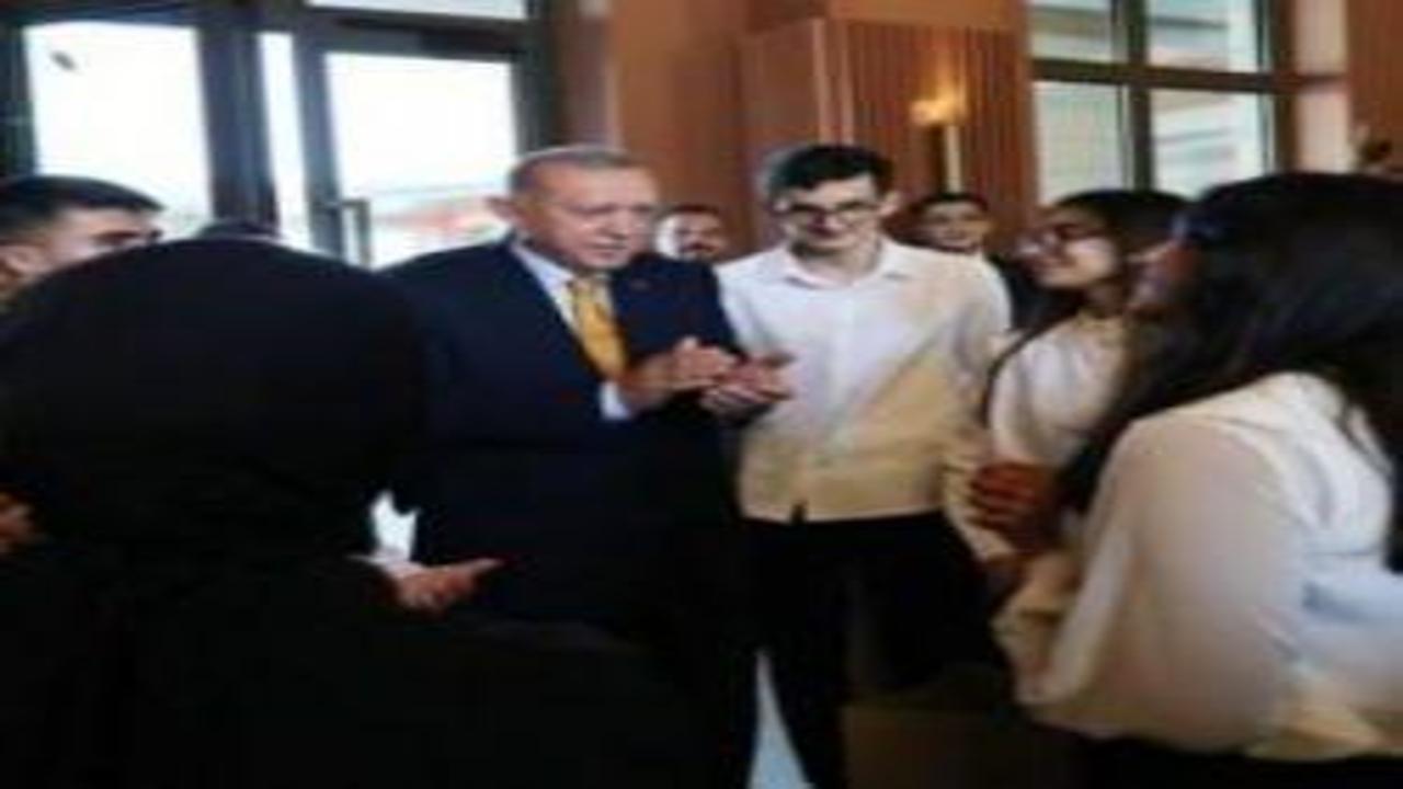Cumhurbaşkanı Erdoğan, öğrencileri kabul etti