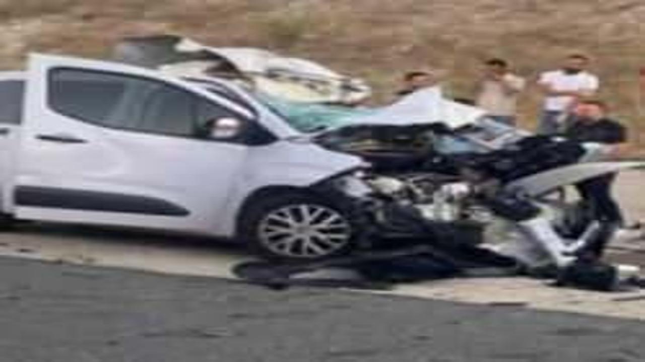Hafif ticari araç tıra arkadan çaptı: 1 ölü, 1 yaralı