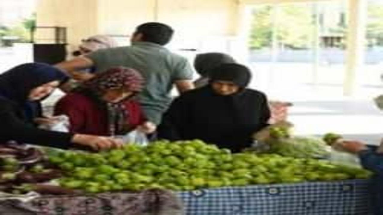 Konya halkı, "Yerli Ürün Pazarı" ile taze ürünlere doyuyor