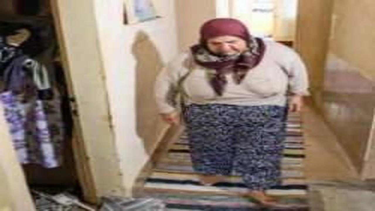Yıkılacak binada bir başına kalan kadın: 'Gidecek hiç kimsem yok'
