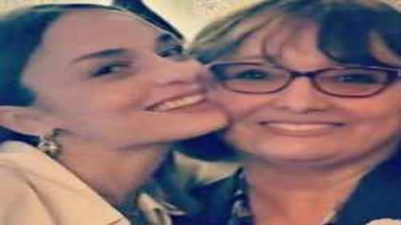 Nilperi Şahinkaya'nın acı günü! Annesi hayatını kaybetti