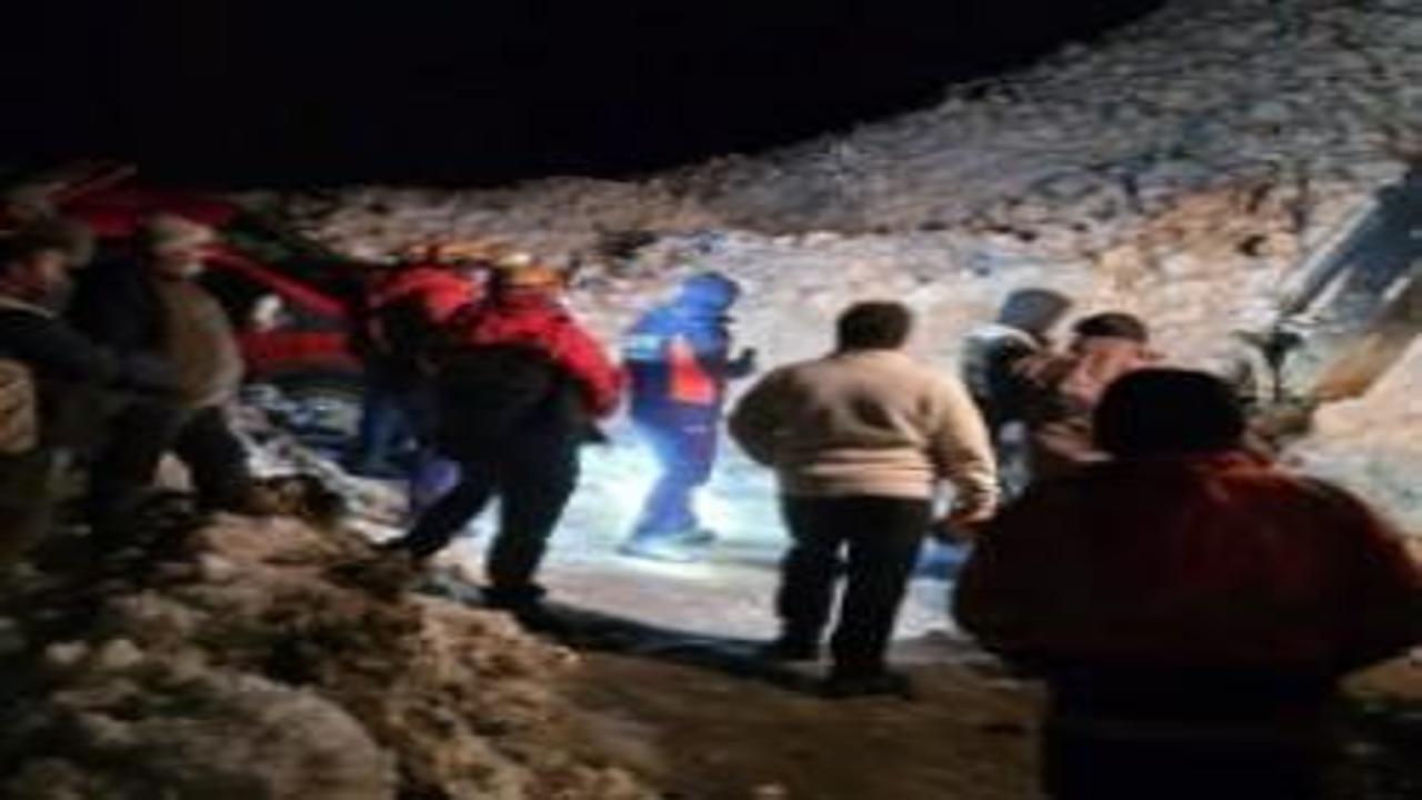 Çığ nedeniyle mahsur kalan 15 kişi kurtarıldı