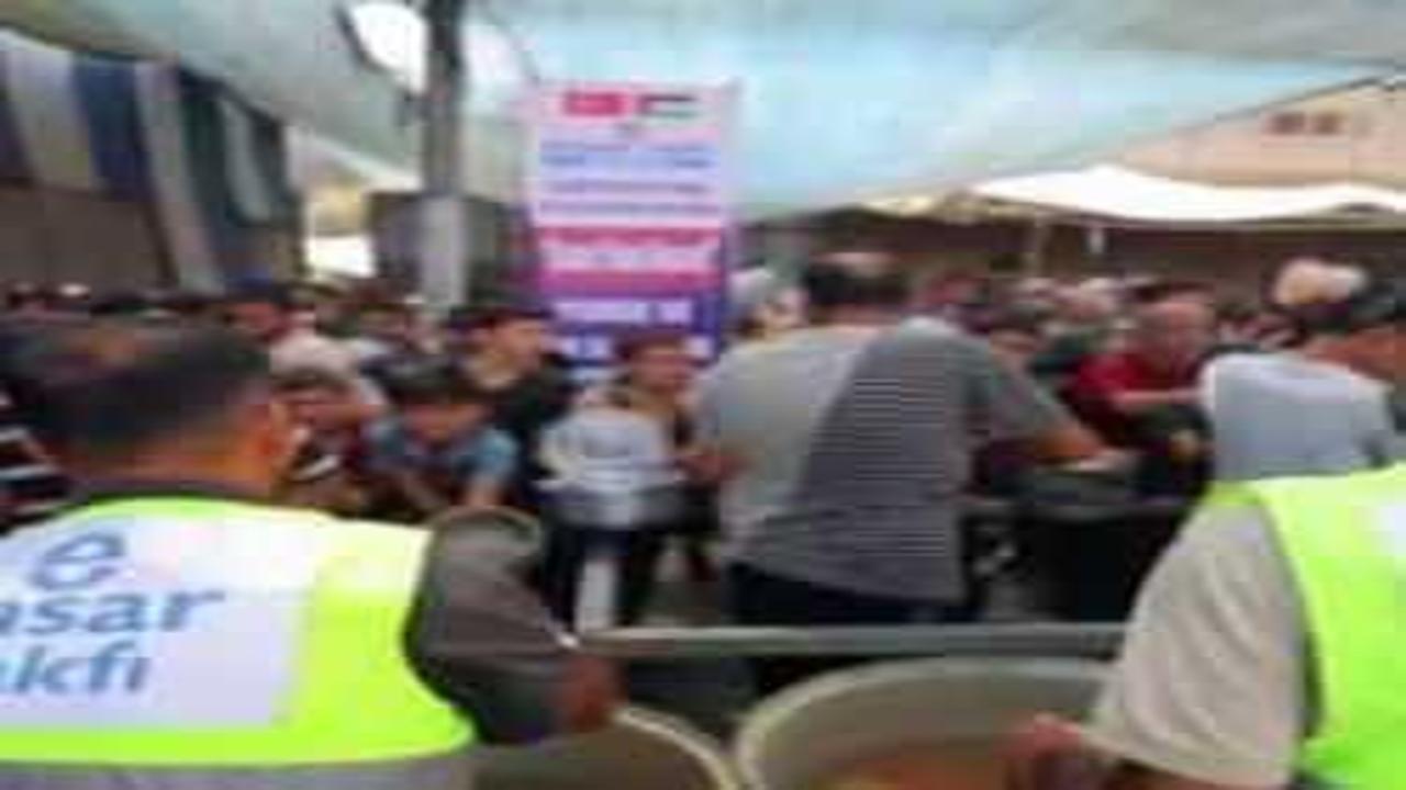 Ensar Vakfı'ndan Gazze'de anlamlı yardım: Sıcak yemek dağıtımı yapıldı