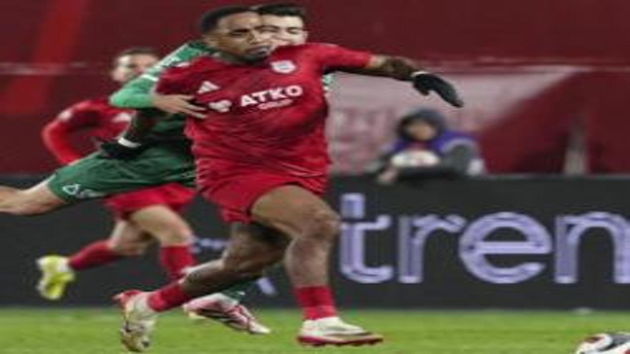 Liderlik maçına çıkmışlardı! Kritik puan kaybı zirveyi değiştirdi