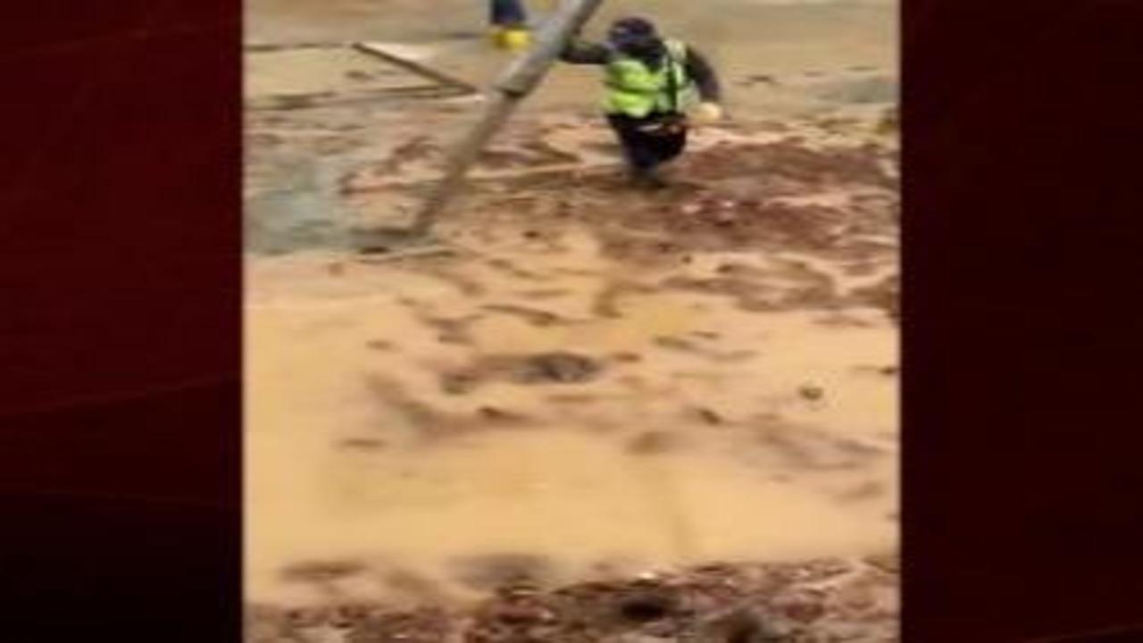Felakete davetiye! Su dolu temele beton döktüler