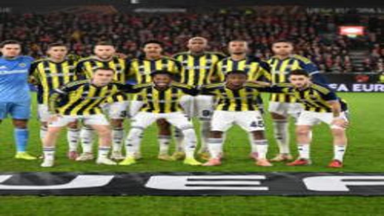 Fenerbahçe'de zorunlu değişiklik! Sakatlanıp çıktı