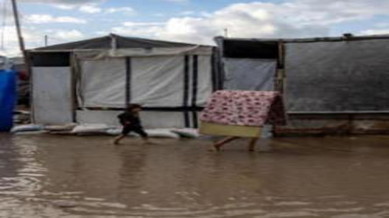 Gazze'yi şiddetli fırtına vurdu: 27 binden fazla çadır kullanılmaz halde! Ölüler var