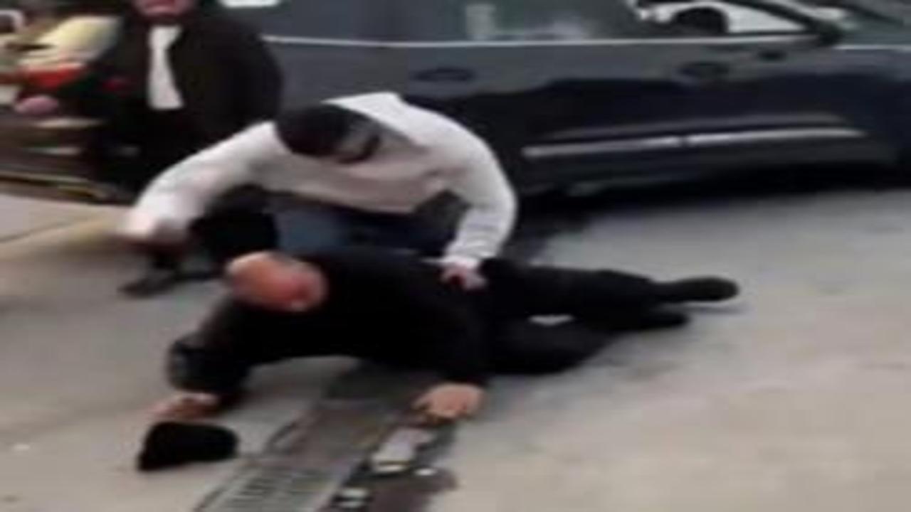 Otomobil sürücüsü, tartıştığı motosikletliyi öldüresiye darbetti