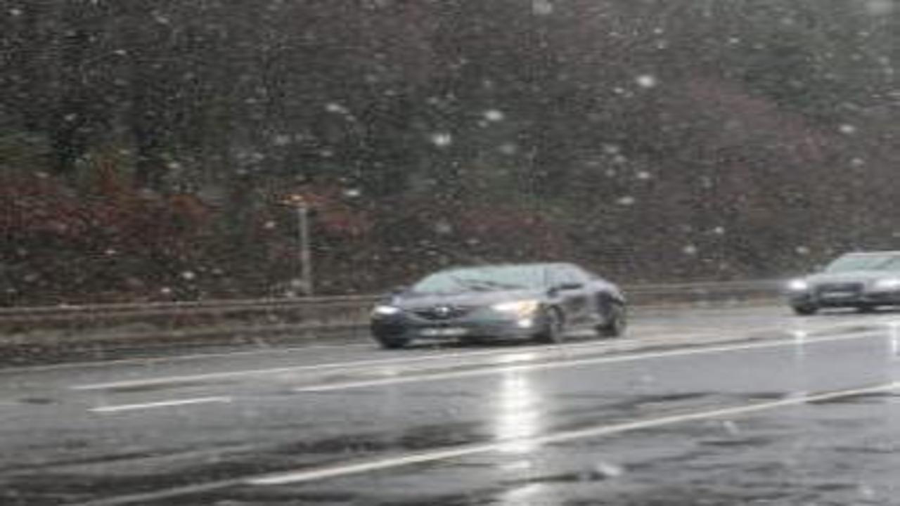 Bolu Dağı’na mevsimin ilk karı düştü: Ekipler teyakkuzda