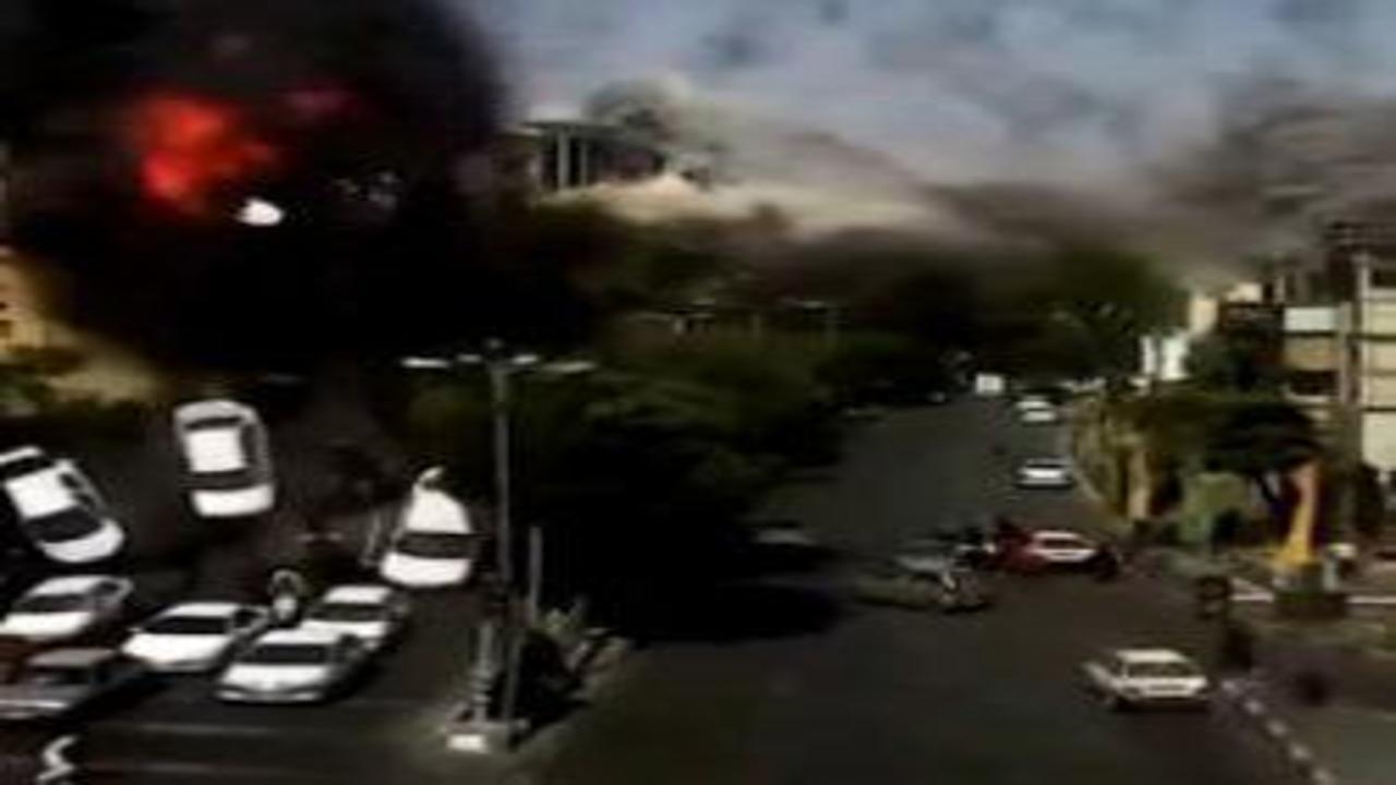 Al Jazeera, İsrail'in Tahran'ı vurduğu anların görüntülerini yayınladı