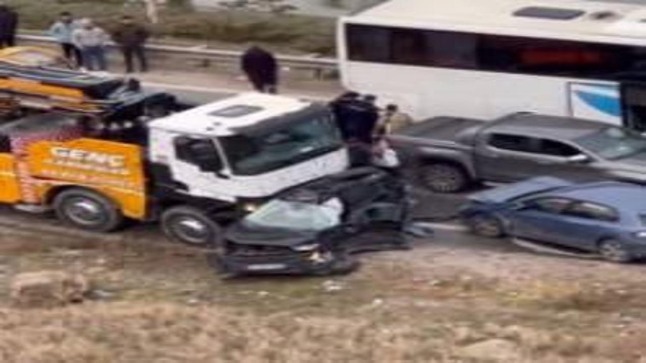 Ankara'da vinç, 13 araca çarptı; 5 yaralı