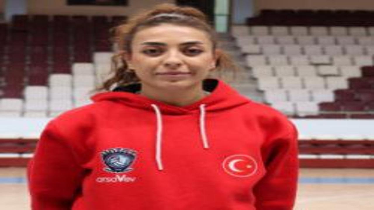 Depremde 8 sporcusunu kaybeden takım şampiyonluğa oynuyor