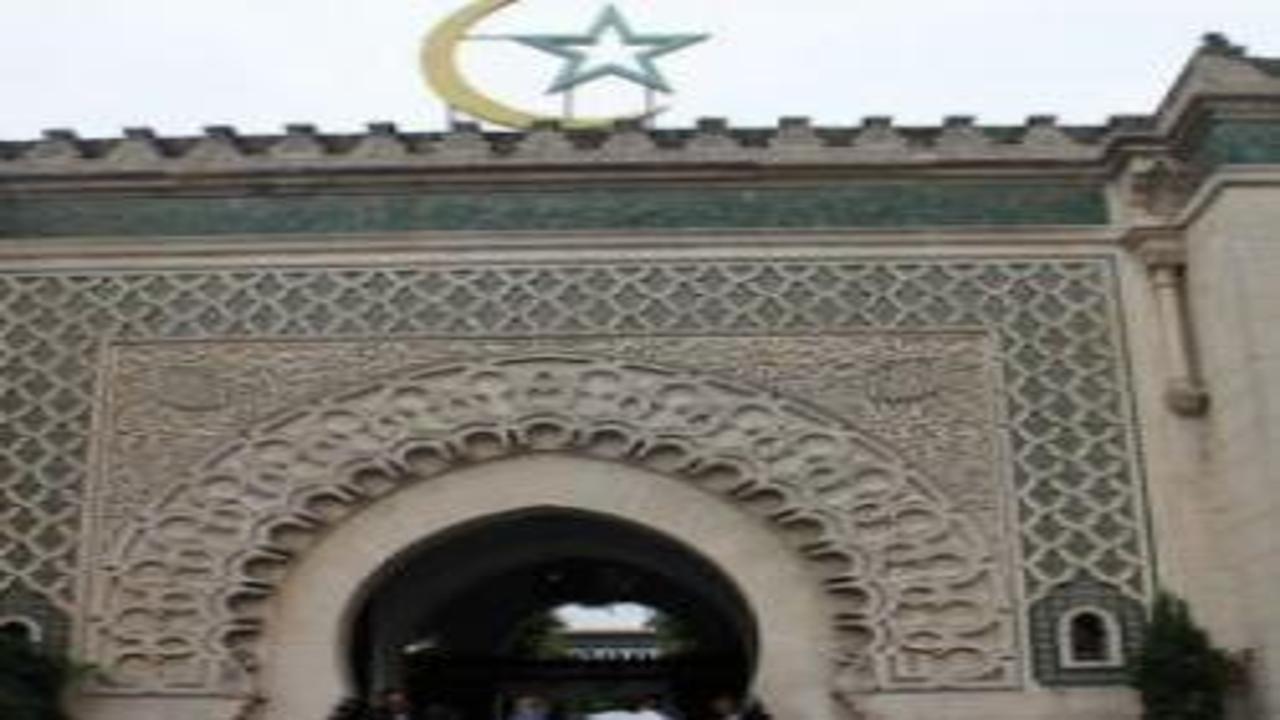 Fransa'da camide yangın! Kundaklama şüphesi