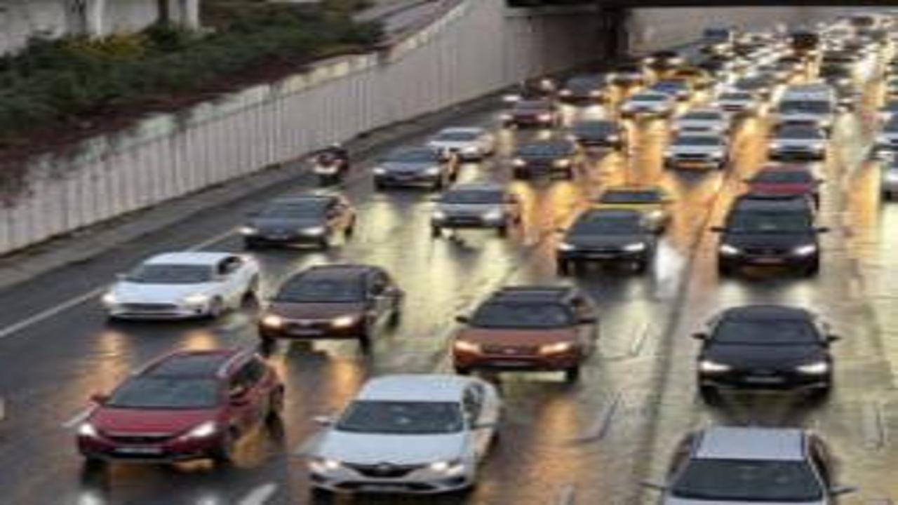 İstanbul haftaya trafik çilesiyle başlandı: Yoğunluk yüzde 76