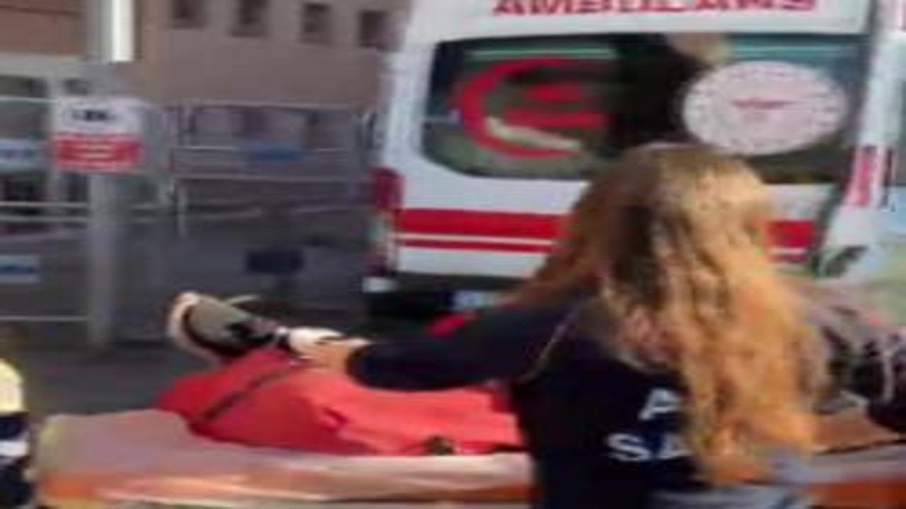 Okul bahçesinin çitinden atlarken bacağına demir saplandı