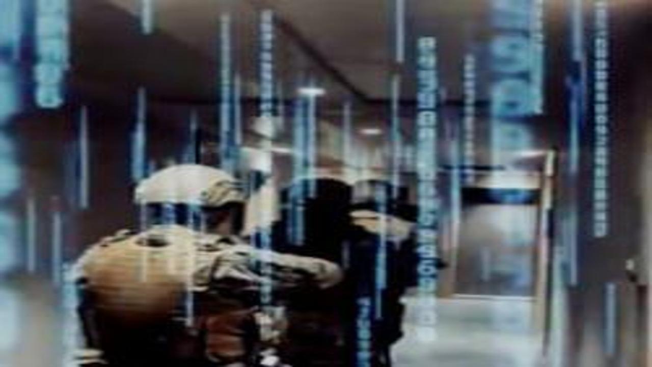 Siber suçlara geçit yok! Film sahnesi gibi baskın düzenlendi