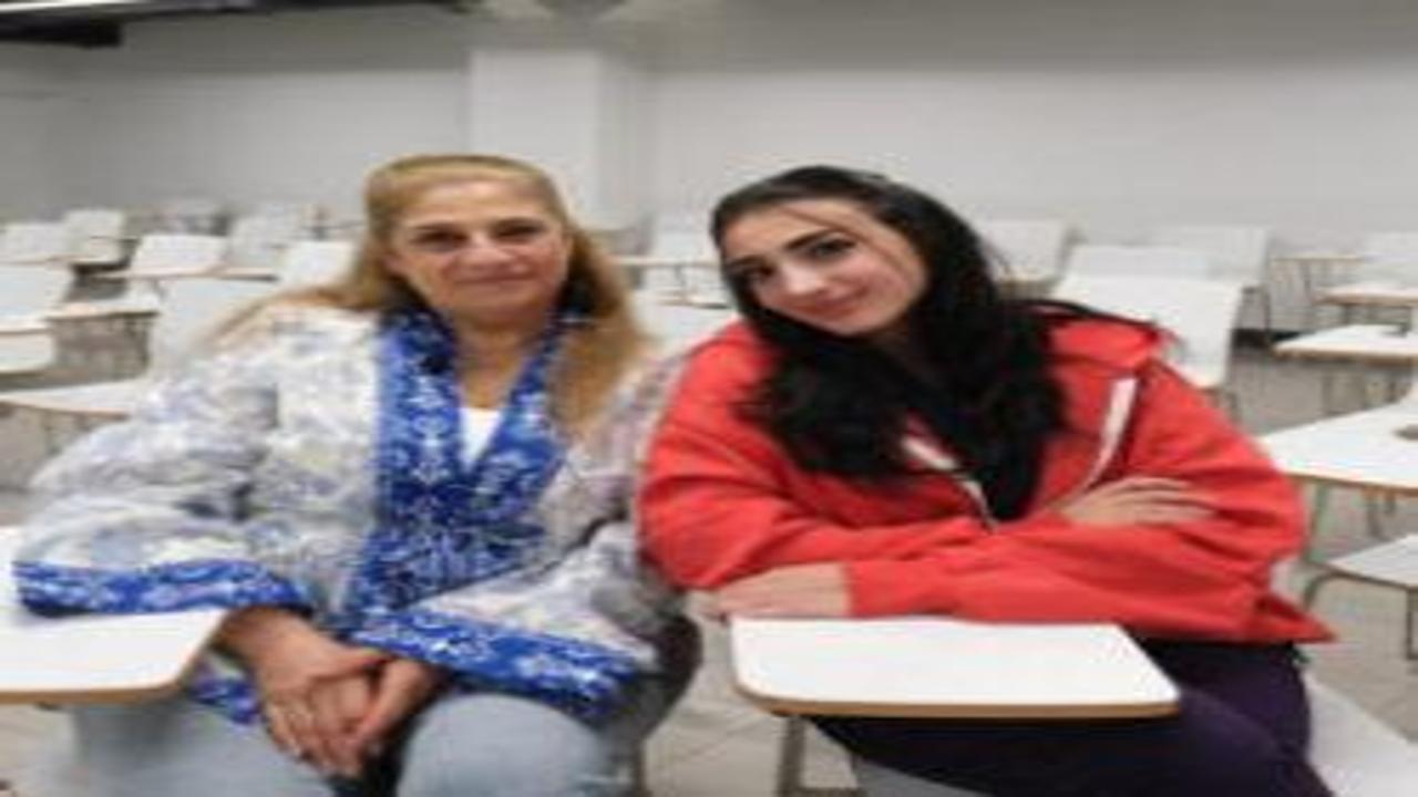 Suriyeli anne ve kızı, Türkiye'de eğitimle geleceğe tutunuyor