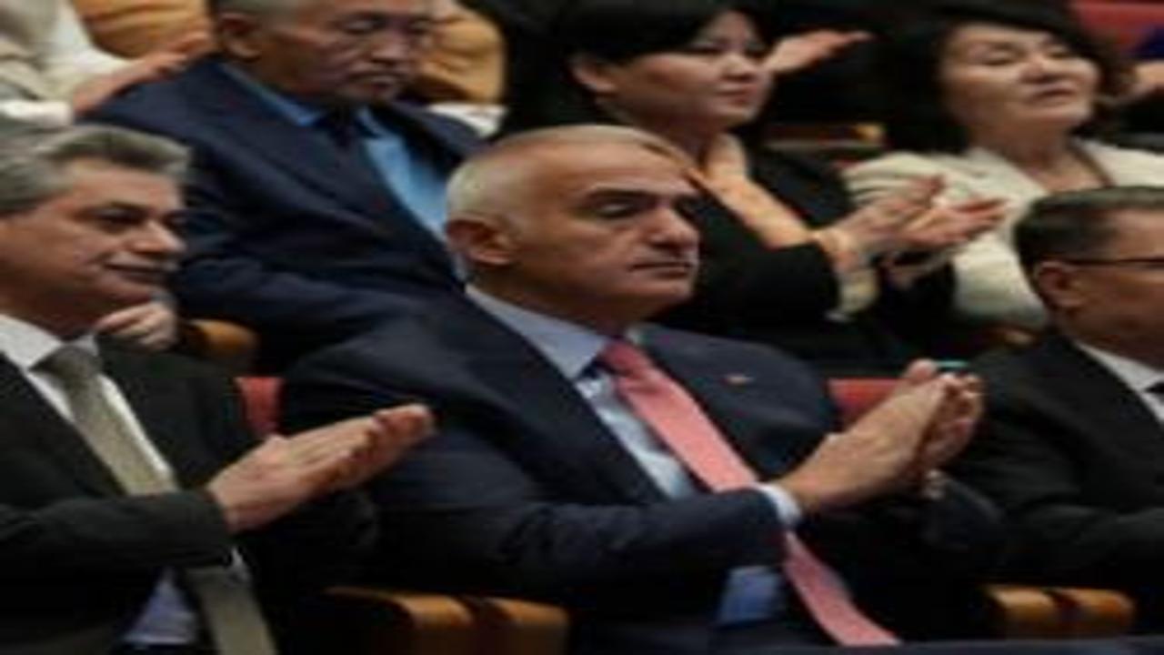 Türk diline hizmet edenler ödüllendirildi!