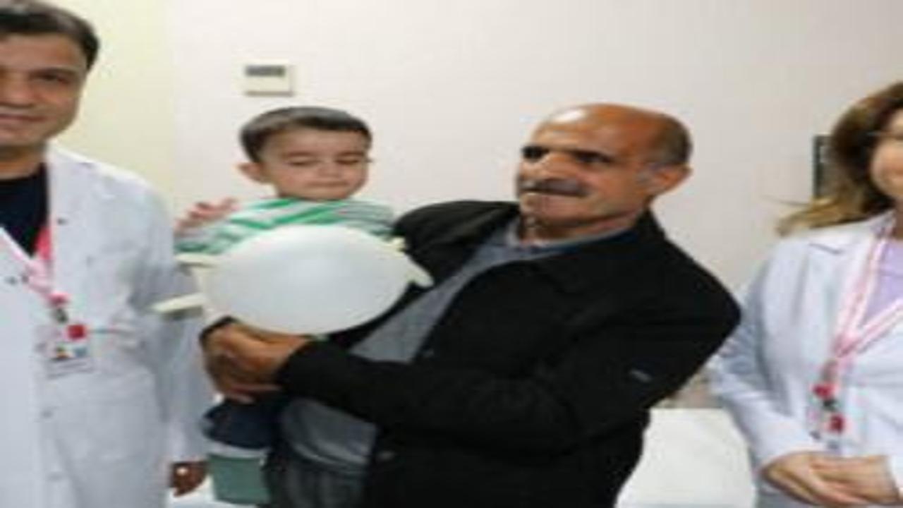 Yarım kalple doğan Muhammed bebek uygulanan tedaviyle iyileşti