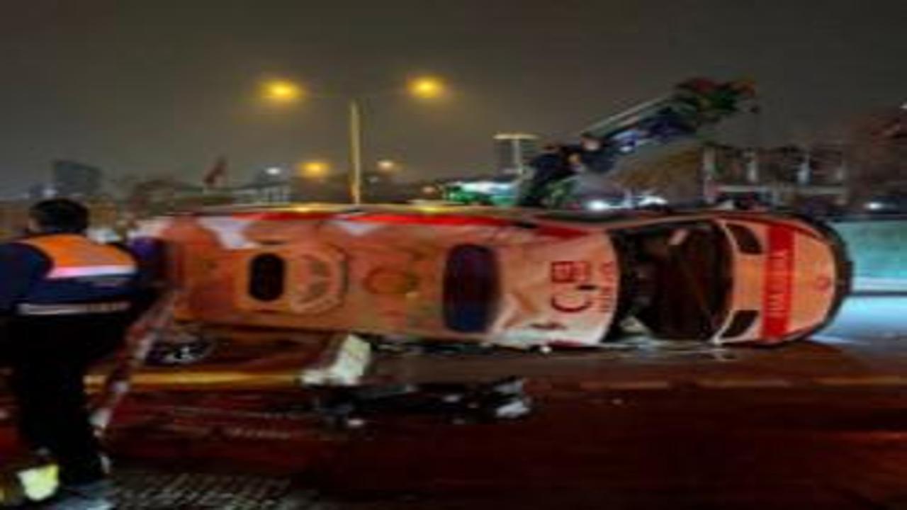 Kartal'da korkunç kaza! Ambulans ile cip kafa kafaya çarpıştı: O anlar kamerada