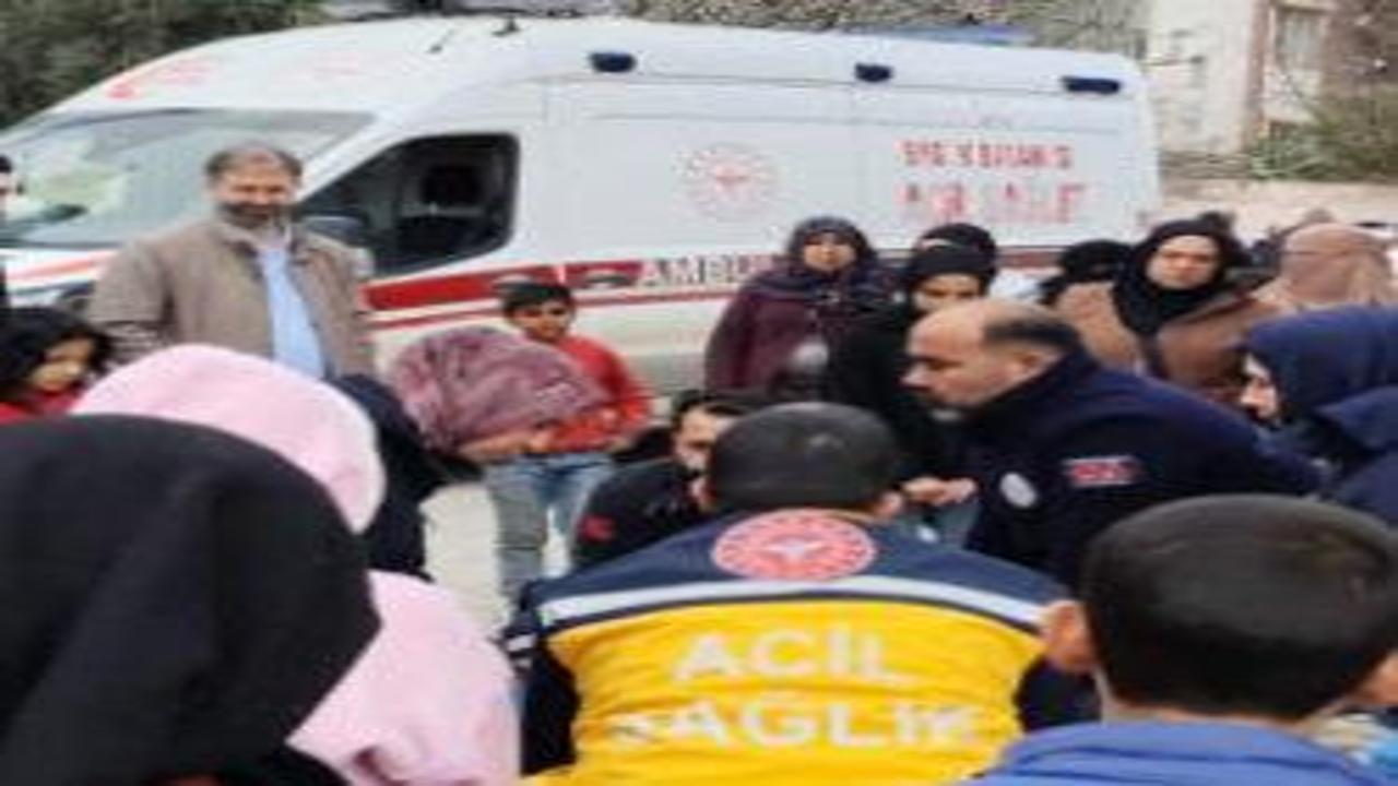 Hatay'da öğrenci servisi ile otomobil çarpıştı: 15 yaralı