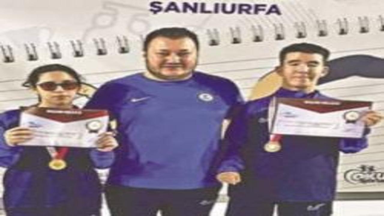 Görme engelli imam hatipli öğrencilerden yüzmede çifte Türkiye şampiyonluğu