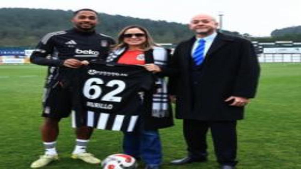 Büyükelçiden Beşiktaş'a ziyaret! Panamalı oyuncunun forması hediye edildi