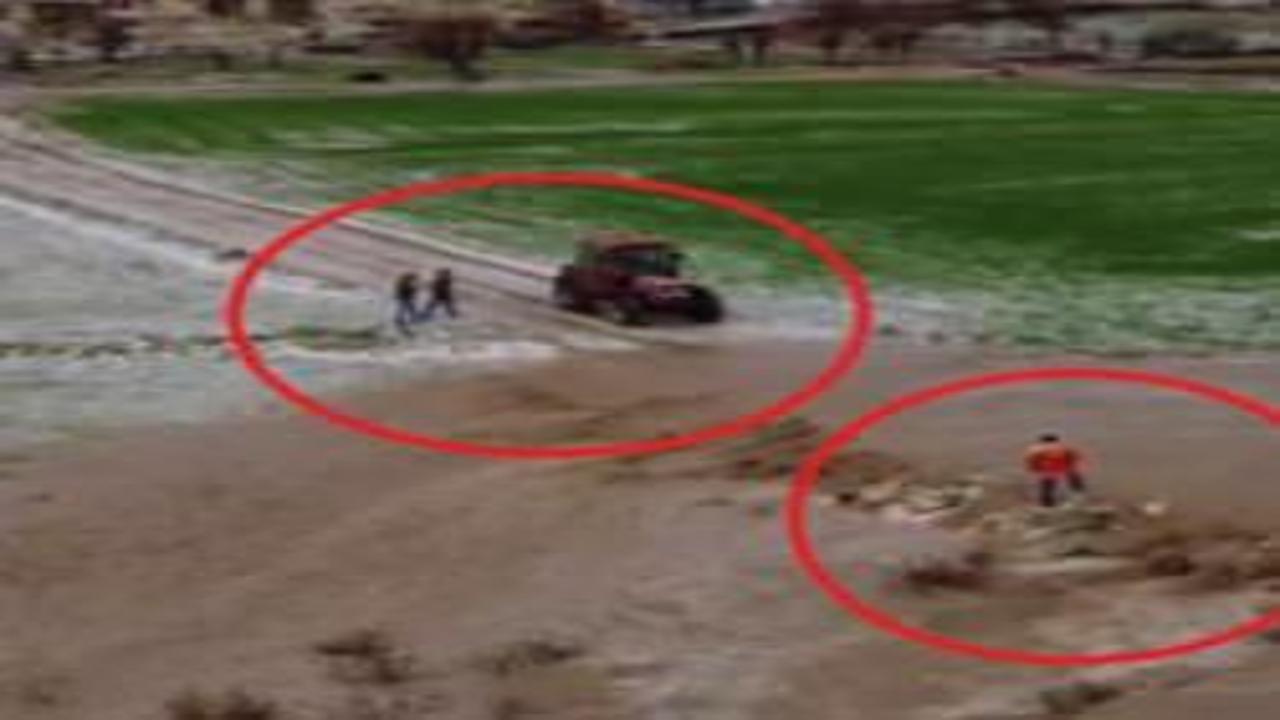 Sel dehşeti dron kamerasında: Vatandaş traktörle kurtarıldı