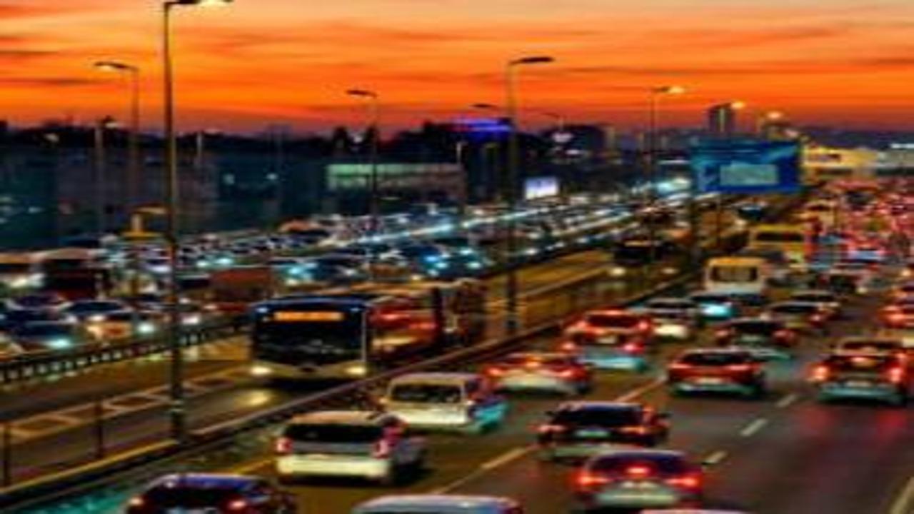 İstanbul'da akşam saatlerinde trafik yoğunluğu yüzde 85'e yükseldi