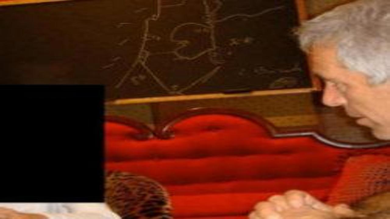 Tahtadaki harita ve atılan imza ele verdi! Epstein belgelerinde bir rezalet detay daha...