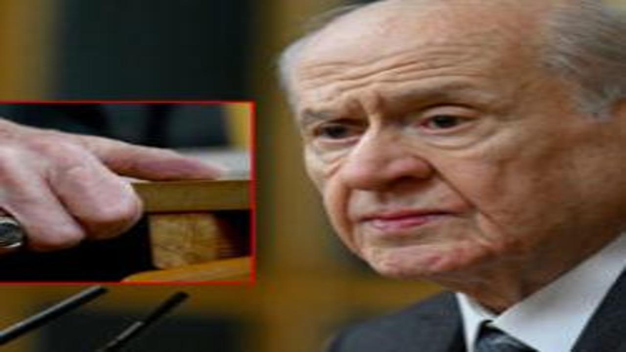 Bahçeli'nin yüzük ve rozetindeki detaylar dikkat çekti!