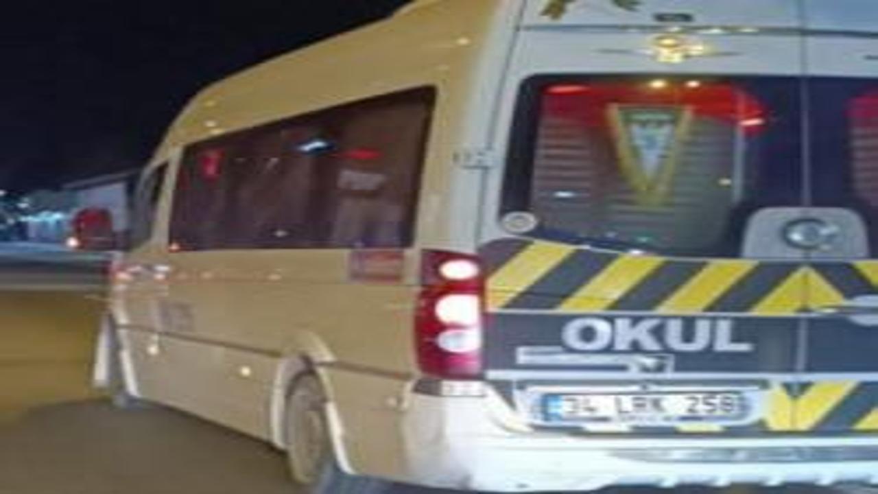 Beşiktaş’ta minibüs şoförü, tartıştığı sürücünün aracının önünü kesti: O anlar kamerada