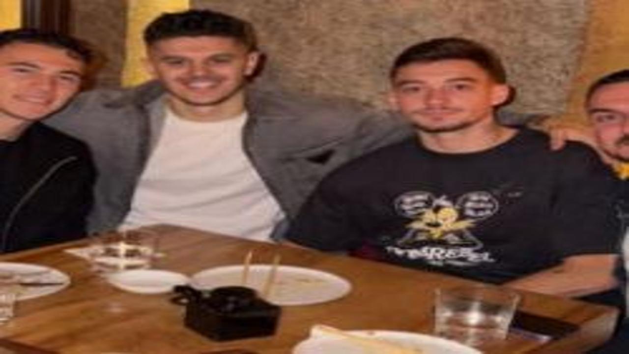 Asslani, Rashica ve Muçi akşam yemeğinde