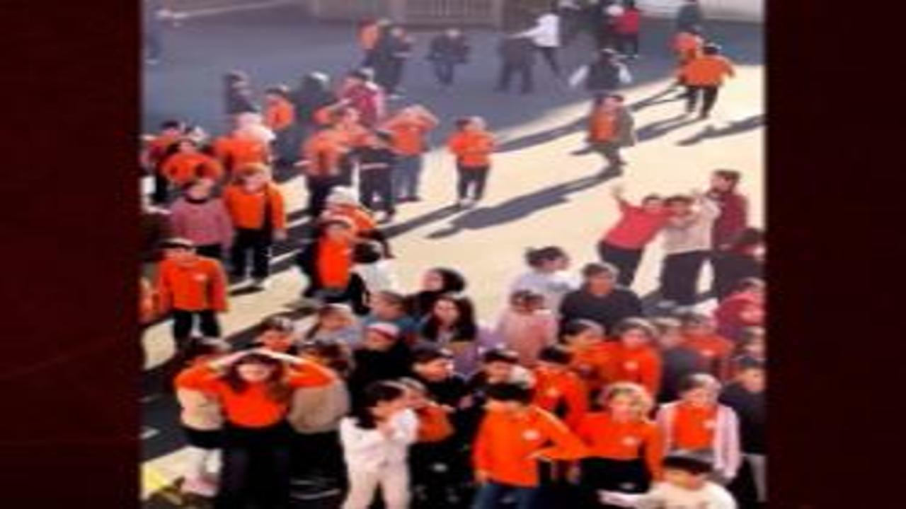 Bakan Tekin paylaştı, beğeni yağdı: Okul bahçesinde "ey sevgili" coşkusu