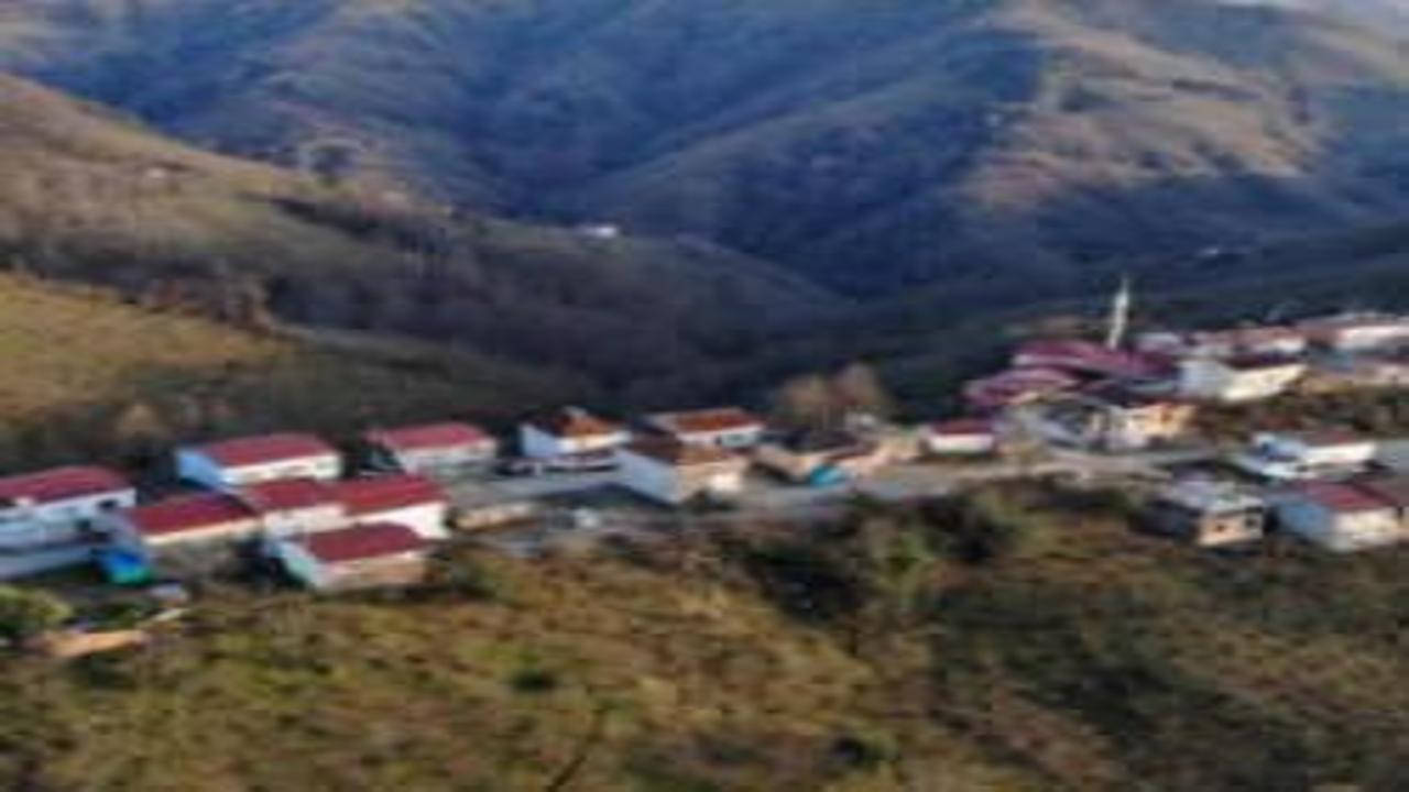 Bir adımla il değiştirip, dakika farkıyla oruç açıyorlar...