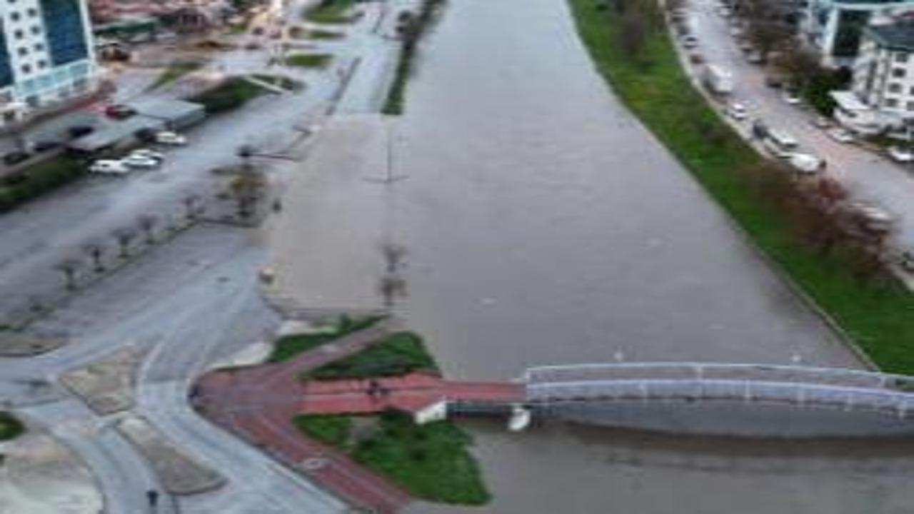 Çanakkale'de taşan Sarıçay dron ile görüntülendi