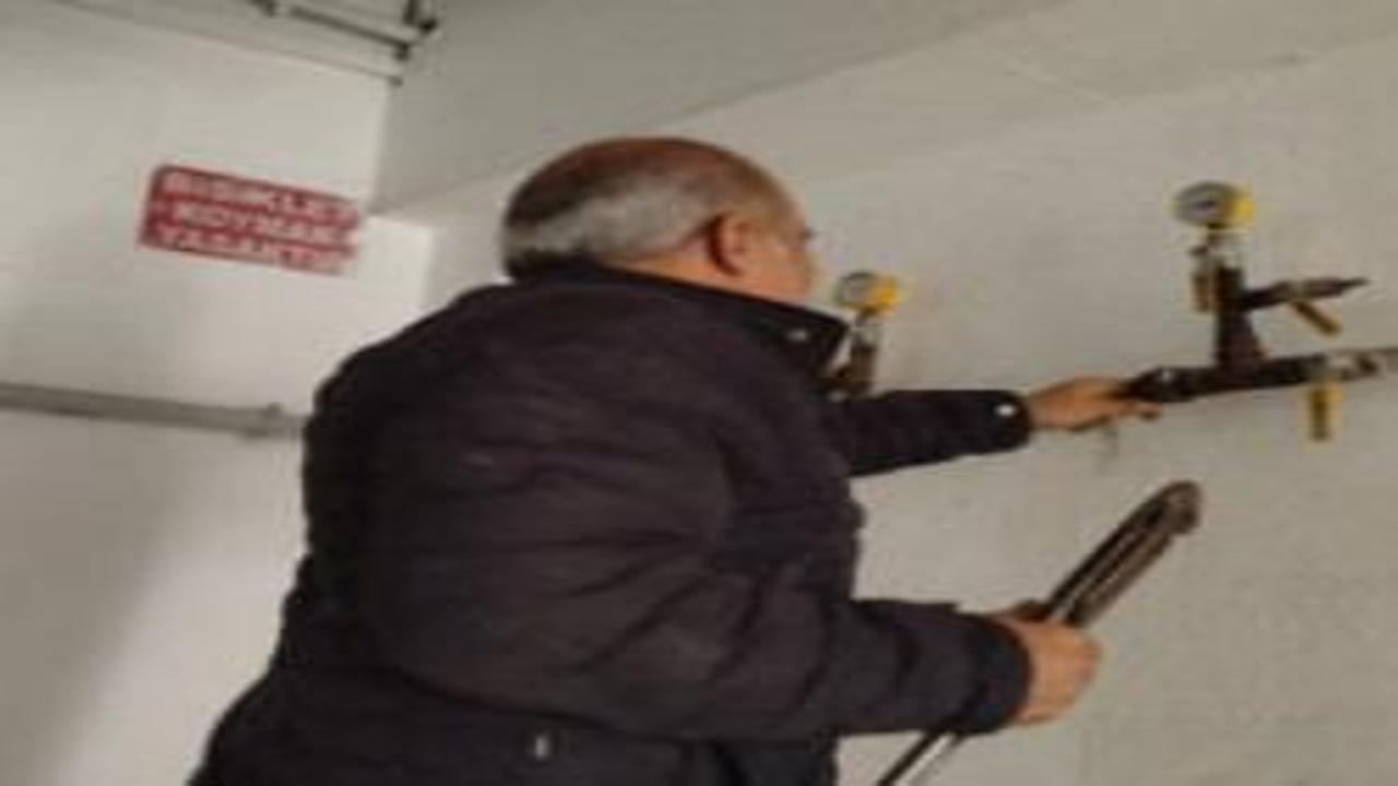 Tüm kombilerden su sızan apartmanda fıkra gibi gerçek ortaya çıktı!