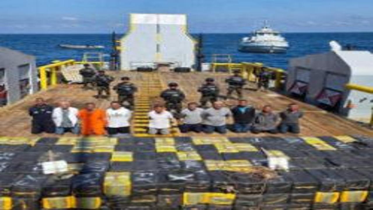 El Salvador'dan Pasifik'te operasyon! 6 tondan fazla kokainin ele geçirdi