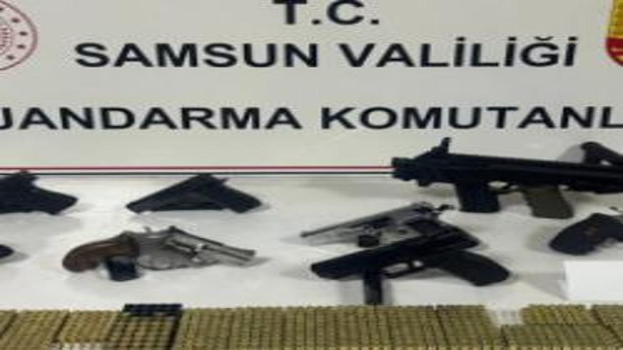 Ev değil sanki askeri depo: Yüzlerce mermi ele geçirildi!