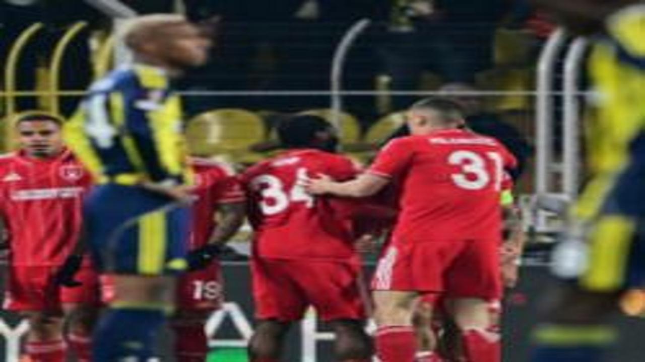 Fenerbahçe-Nottingham Forest maçı İngiltere'yi salladı! Manşetlerde tek bir isim var