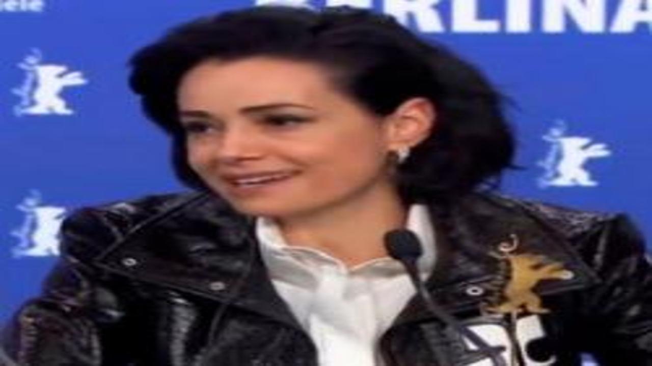 Festivallerde iki tavır: Özgü Namal ödül için ödün vermedi