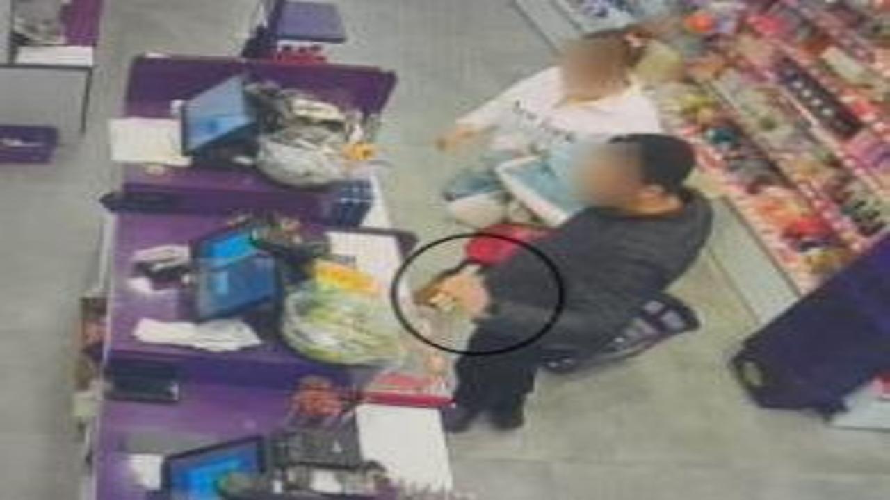 Hatay'da aile boyu hırsızlık: Ufak ufak çaldılar! Milyonluk vurgun kamerada