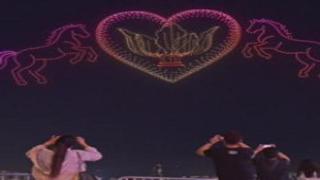 Havai fişekler tarihe karışıyor! Çin bu gösteri için tam iki bin tane kullandı!